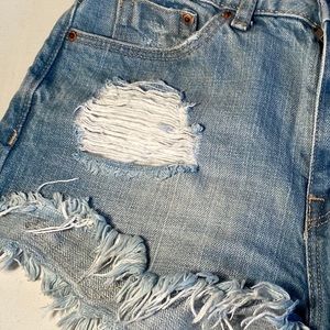 Women’s Sz 6 Divided Distressed Denim Jean Shorts